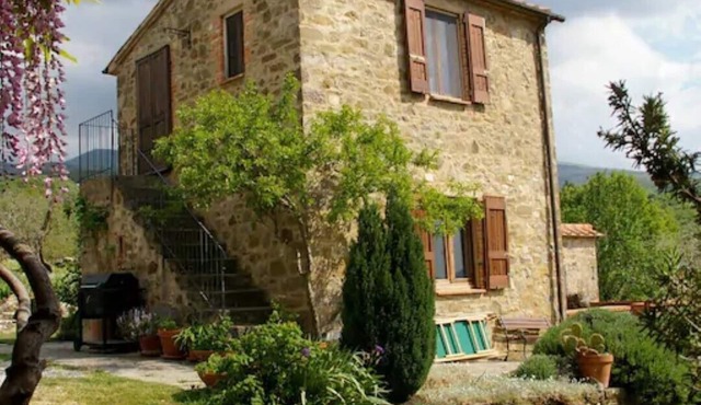 The Casetta, a charming honeymoon cottage, off the beaten track in south Tuscany