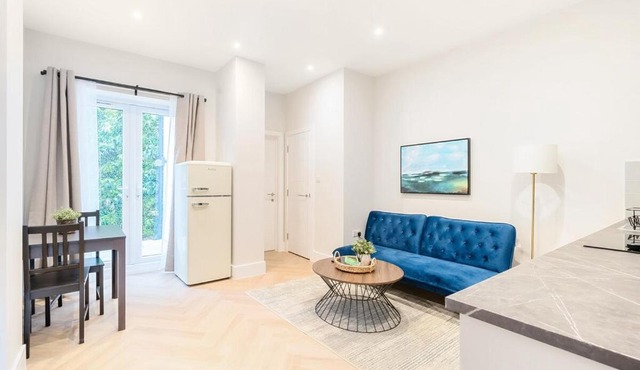 The Charming City Haven 20 Min to Central London