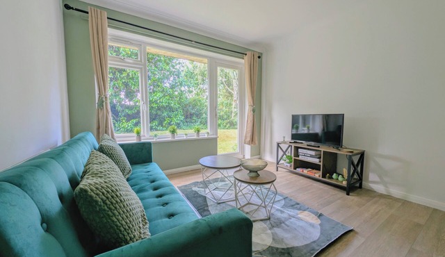 The Green House in Colliers - 2 Bed Home close to Wimbledon