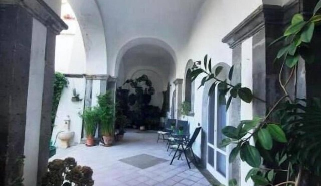 The House of Camellias | Elegant Double Room with Patio