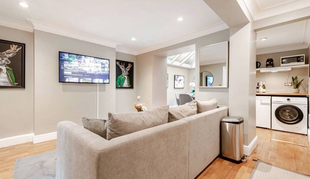 The Victoria Retreat House — Private 2‑Bed Home