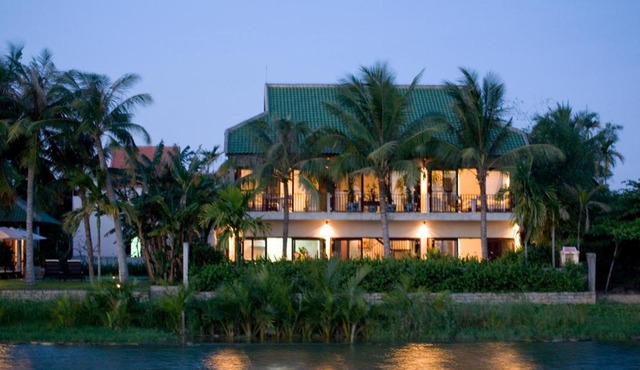 THE VILLA @ RED BRIDGE