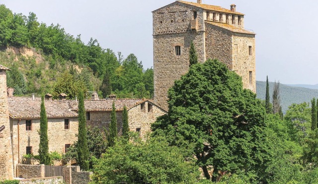 This apartment is located in a historic tower in the Castello del Poggiarello, a beautiful and chara
