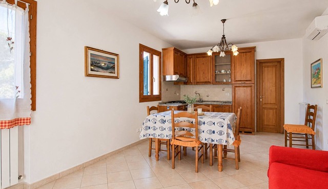 Three-room apartment Angela, in a quiet area 5 minutes from Marina di Campo, with furnished outdoor