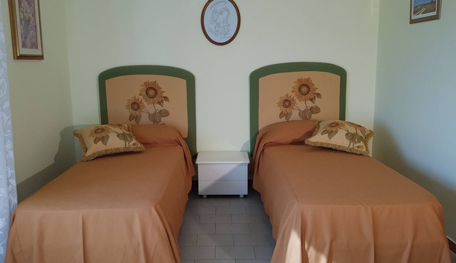 Top bedroom GOLFO-Lincelle,2/3 single beds-Airport/Central Station, Lamezia Terme