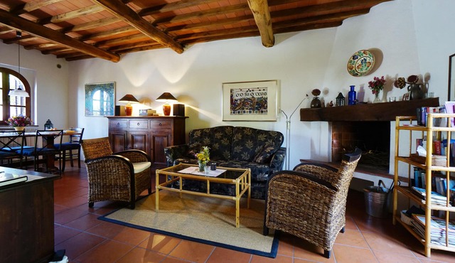 Traditional stone house in romatic tuscan villlage (near the sea)