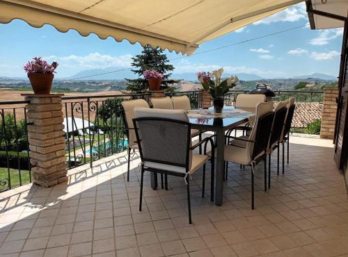 Tre Laghi Countryhouse Luminous with pool and aircon