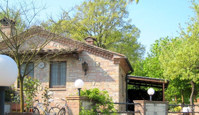 Tuscan Charm: Frassini Cottage