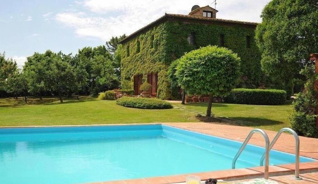 Tuscan Style Family Friendly Villa With Large Pool.