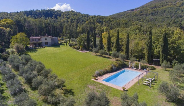 Tuscan villa with stunning views!
