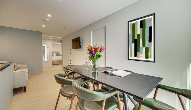 Two-Bedroom Apartment at Farringdon by Dmontrio
