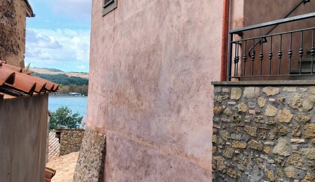 Two-room apartment located in private area of the village with exclusive terrace overlooking the lake