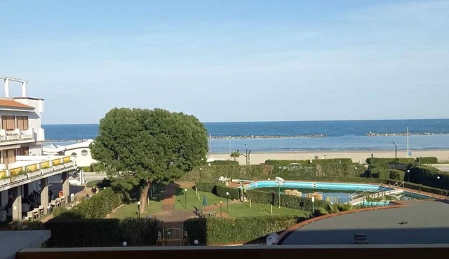 Two-room beachfront apartment sleeps 4 in park with pool in Villa Rosa (TE)