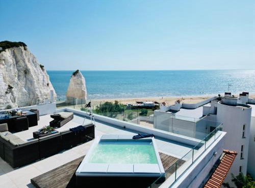 V Penthouse