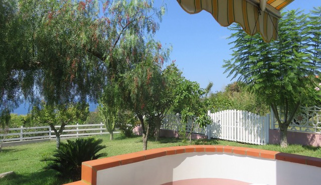 Vacation apartment close to the beach with a stunning view of the sea