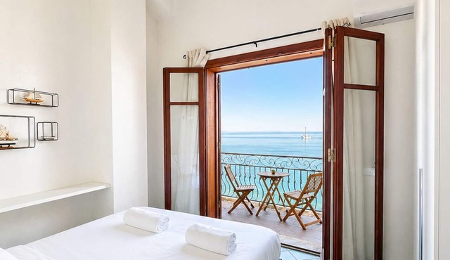 Vacation home facing the sea in Scylla