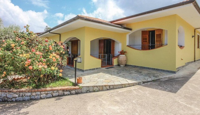 Vacation home with terraces and outdoor area in the middle of the countryside of the Cilento area ne