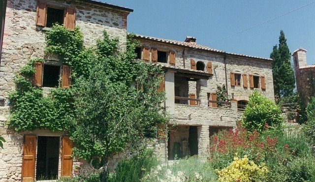 Vasciano - lovely old farmhouse, stunning views, Tuscany/Umbria border