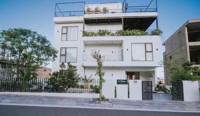 Villa 11 phòng ngủ, bể bơi riêng, phòng karaoke, Bãi Cháy, Hạ Long