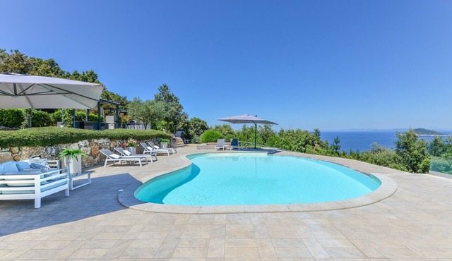 Villa 'Alessia' with Sea View, Wi-Fi and Air Conditioning