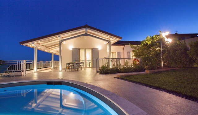 Villa Ambretta with Private Swimming Pool, Garden and Barbecue