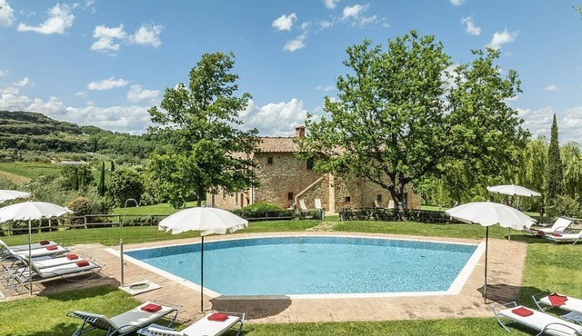 Villa Bravio: A characteristic and welcoming two-story villa made of stone, with Free WI-FI.