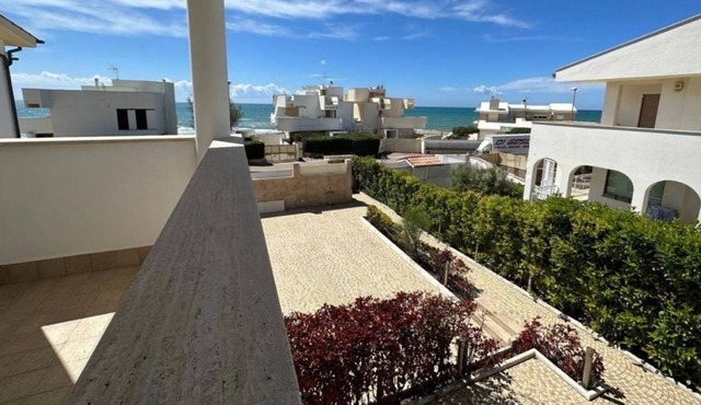 Villa 'Centrale' with Sea View, Wi-Fi and Air Conditioning