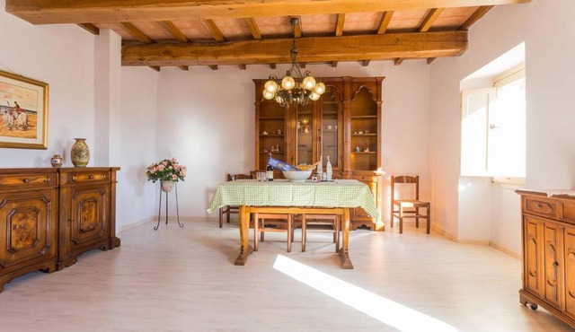 Villa Costanzi: Comfy Apartment Below The Cucco