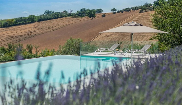 Villa Flavia - Private villa, 8 bedrooms, pool, A/C, wifi, pets, Marche