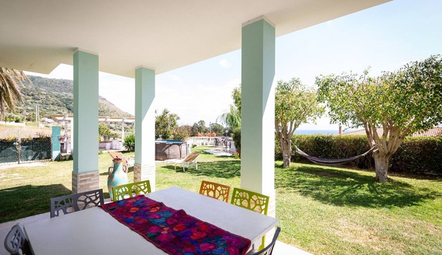 VILLA GARDEN At 200 m from the sea, apartment with garden and view of Sicily.