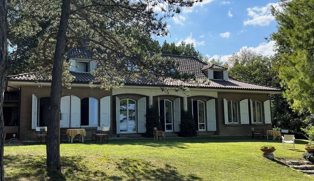 Villa Immersa nel Verde con Incredibile Vista sul Mare