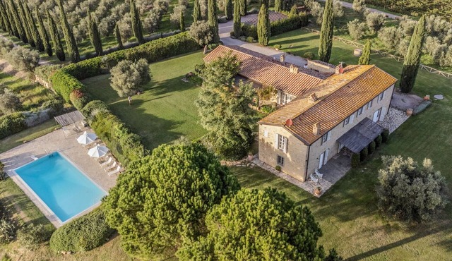 Villa in Magliano In Toscana with 8 bedrooms sleeps 17