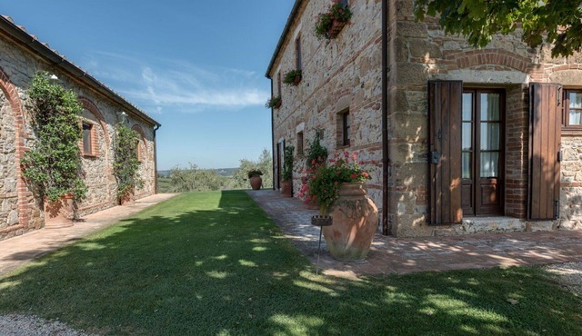 Villa in Montepulciano with 7 bedrooms sleeps 14