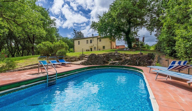 Villa in Sovicille with 6 bedrooms sleeps 10