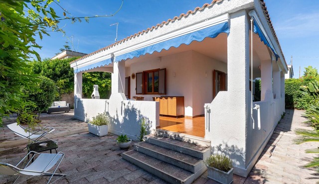 Villa 'Ingrosso' with Sea View, Wi-Fi and Air Conditioning