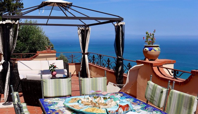 Villa 'L'Infinito' with Sea View, Wi-Fi and Air Conditioning