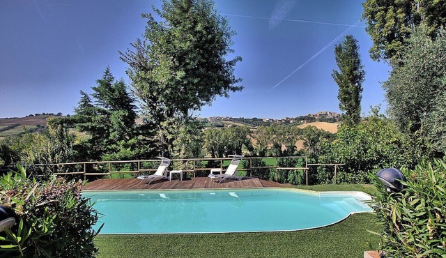 Villa Lidira: A characteristic and welcoming cottage surrounded by the greenery, with Free WI-FI.