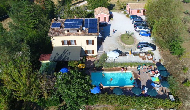 VILLA SABRINA Country house with swimming pool and garden