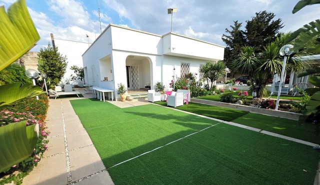 Villa spacious and light those seeking relaxation just a few kilometers from the center of Bari