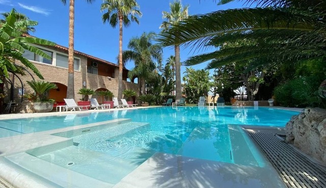 Villa Thalissa - Luxury Home with pool and jacuzzi sea view