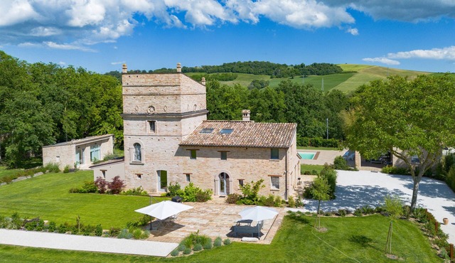 Villa Torre Anna: Luxury Experience Jacuzzi, Pool & Garden