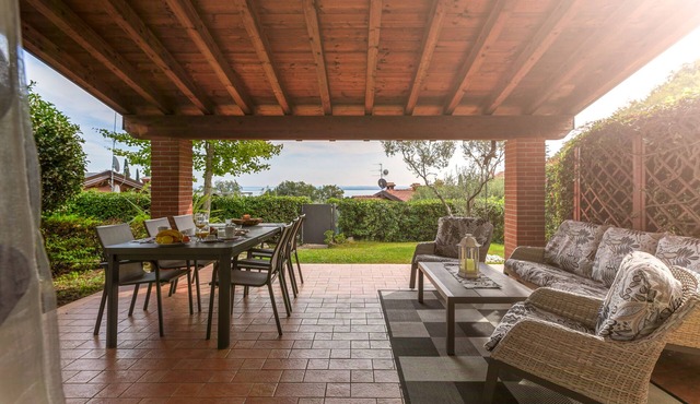 Villa Tullia overlooking Lake Garda and with private garden