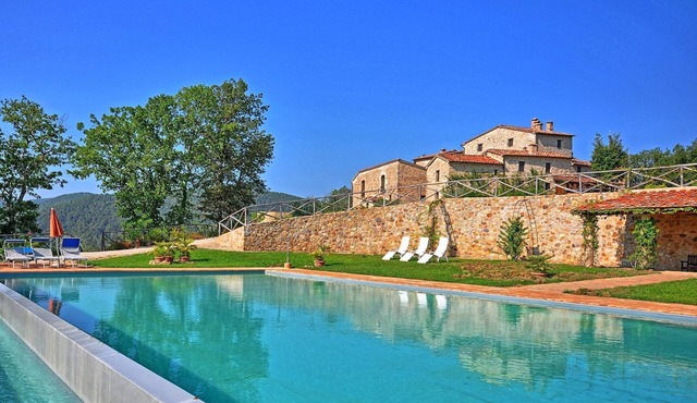 Villa Vittorio - Luxury Villa with swimming pool near Siena, Tuscany