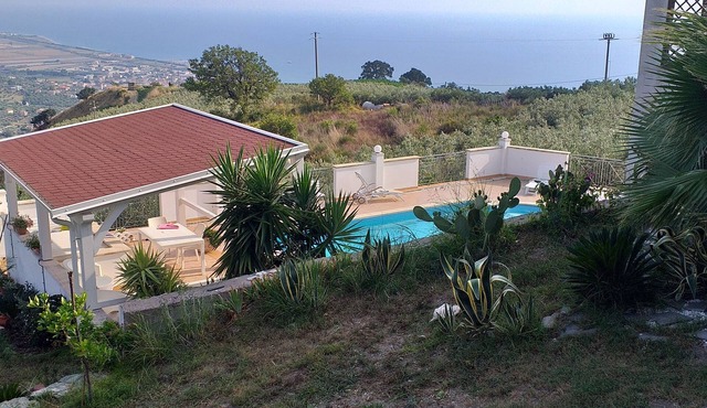 Villa with sea view pool