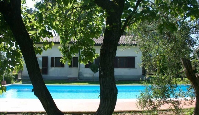 Villa with private swimming pool, green fenced garden, perfect for families with children, just outs