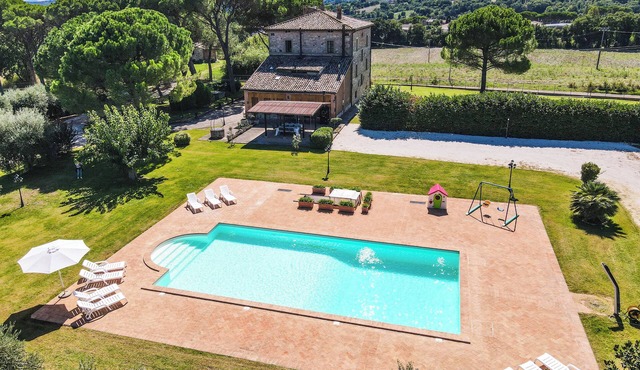 Villa with private pool, soccer end volley field, children games near Todi