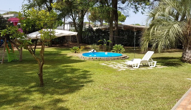 Villa with swimming pool in a large park facing the sea between Terracina and San Felice Circeo