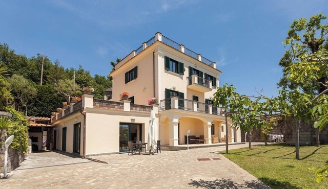 Villa Yuri with private pool