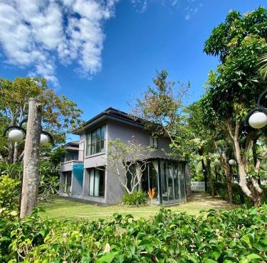 Vista Lago - 4 Beds Big Garden Villa! Big Pool Access
