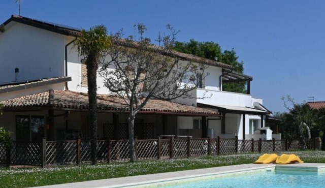 VIVA1 - Numana, new five-room apartment in villa with swimming pool